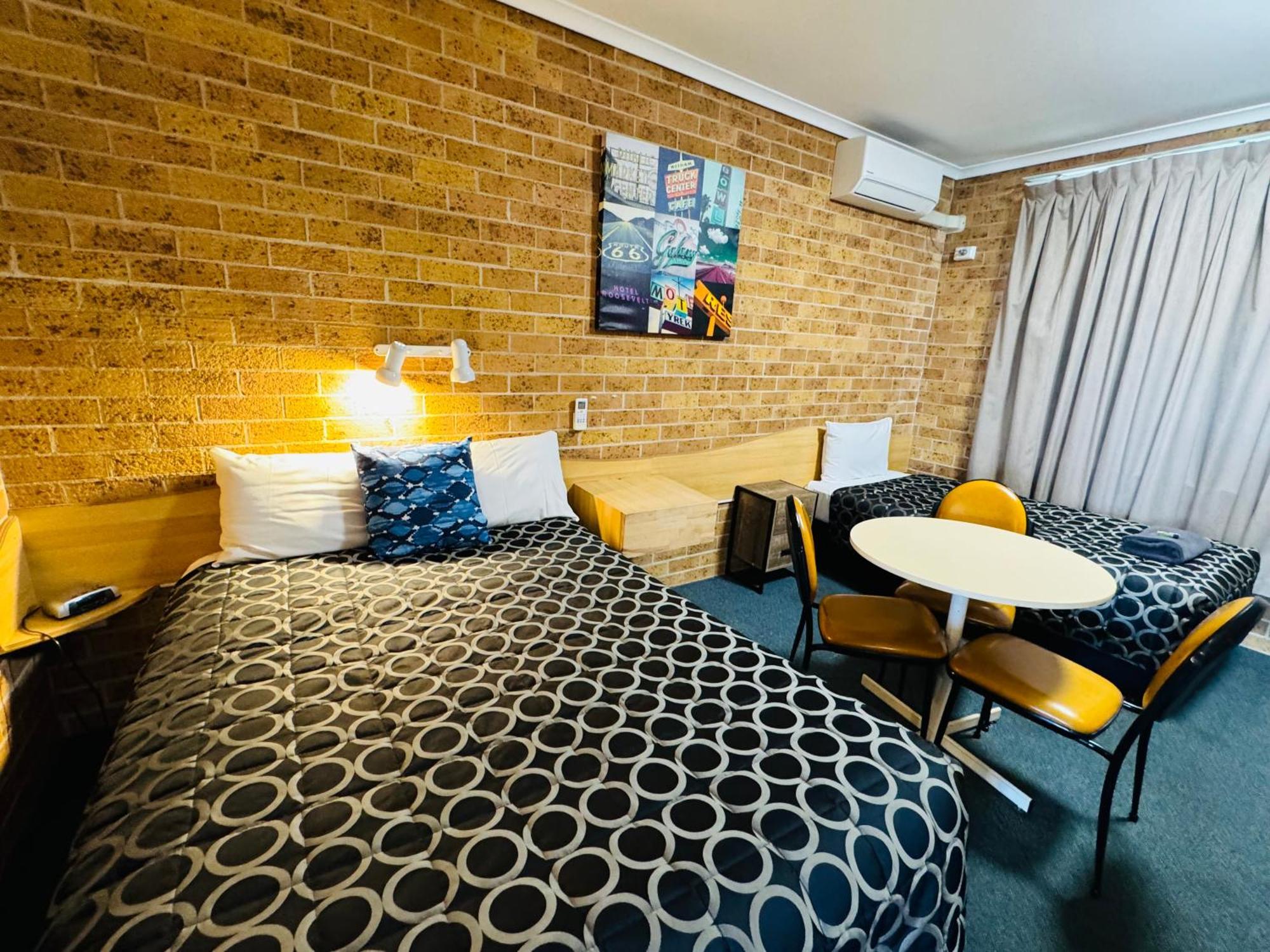 Town And Country Motor Inn Тамуорт Экстерьер фото