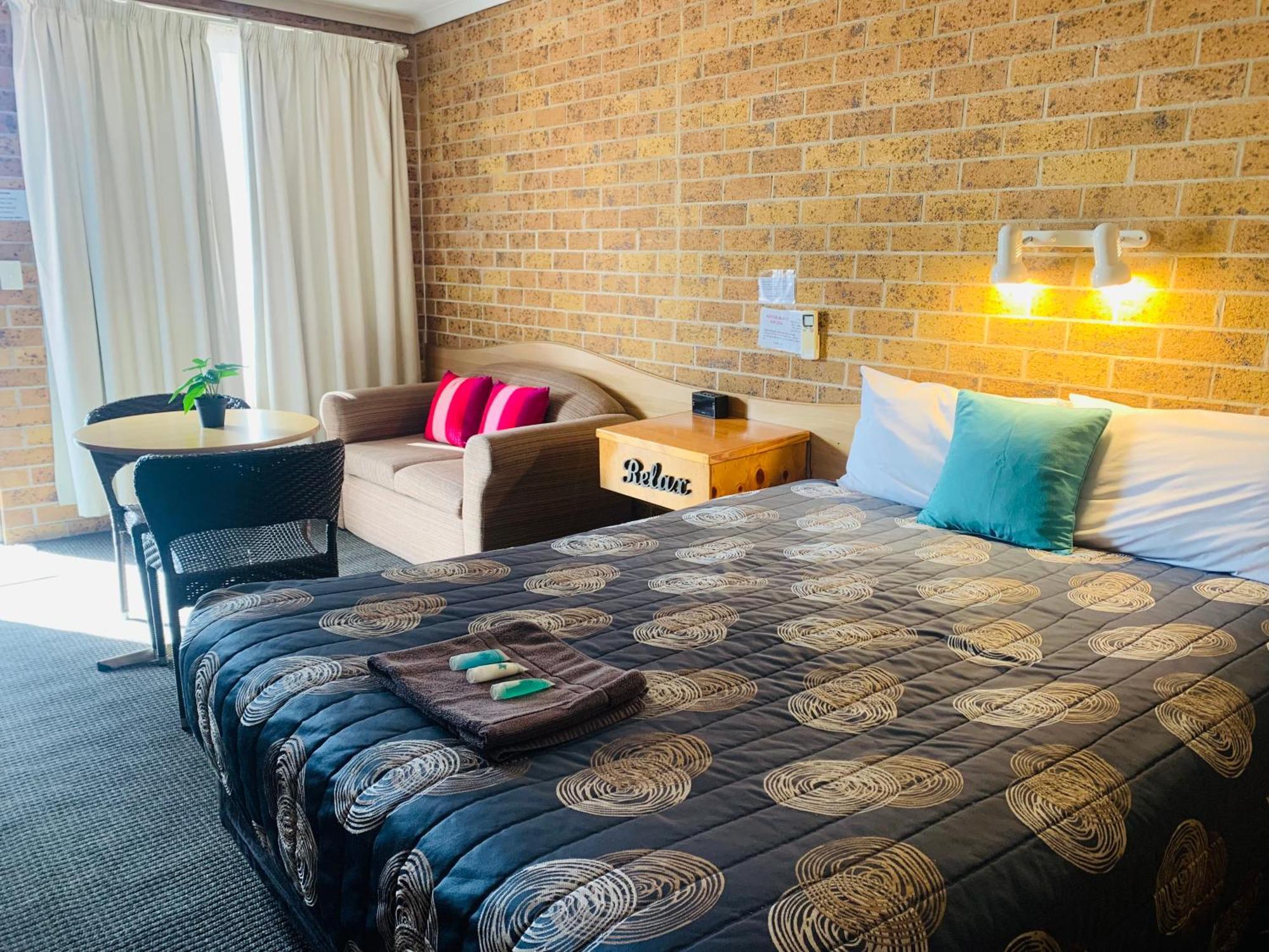 Town And Country Motor Inn Тамуорт Экстерьер фото